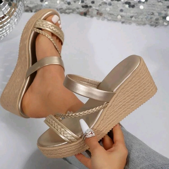 Women's Woven Decorated Grass Pattern Platform Sandals With Gold Wedge Heel - Picture 2 of 6